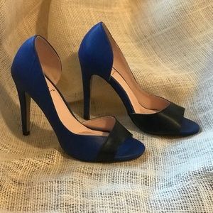 Signature Peep toe Pumps!